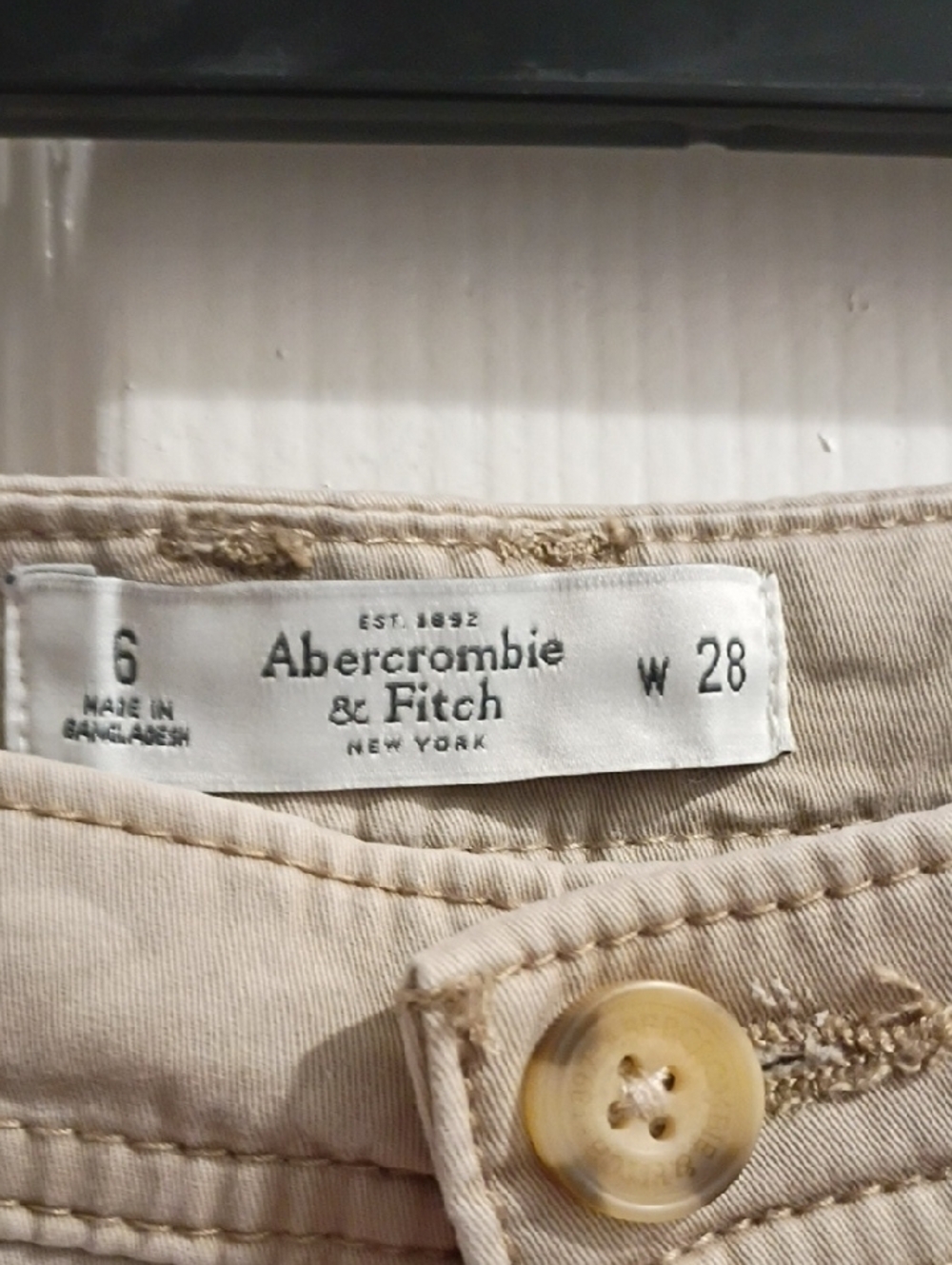 Abercrombie & Fitch Tan Rolled-Hem Women's Shorts NWOT - Picture 2 of 3